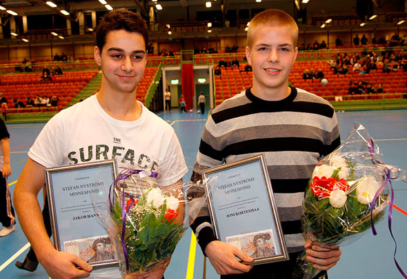 Jakob Hannah och Joni Kortesmaa, rets ungdomsstipendiater frn IFK Skvde FK